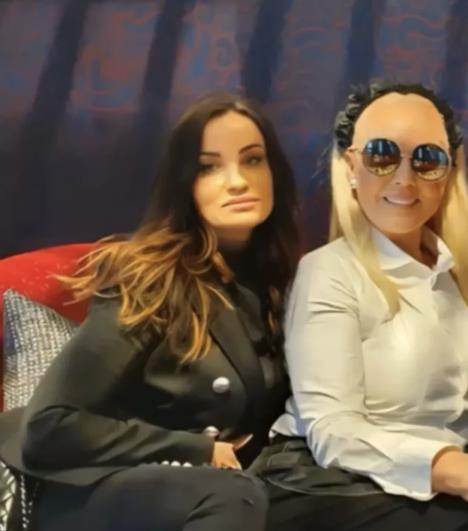 Borka Prijović i Lepa Brena zajedno na fotografiji