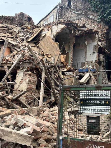 Ulici Džordža Vašingtona srušena zgrada