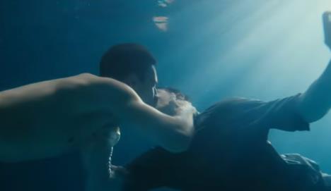 Gej poljubac u seriji Sram