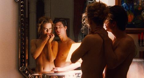 Nikol Kidman i Tom Kruz u filmu Širom zatvorenih očiju