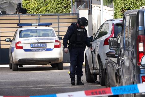 Zdravko Čolić bačena bomda vila Dedinje (12).jpeg