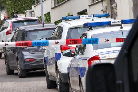 Zdravko Čolić bačena bomda vila Dedinje (2).jpeg