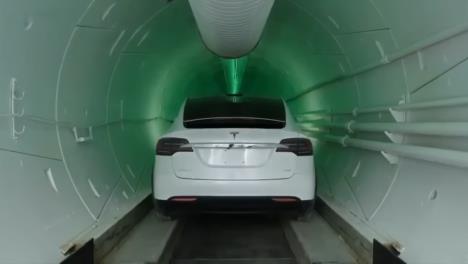 Tesla tunel.jpg