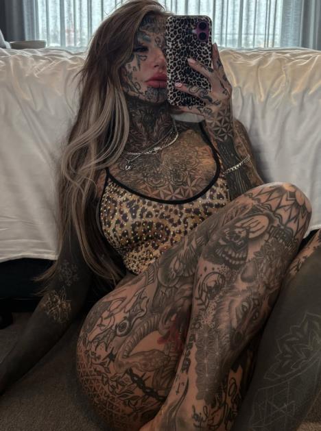 Amber Luk  sa preko 600 tetovaža i modifikacija