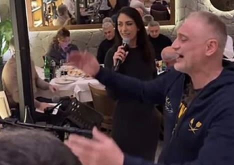 Čeda Jovanović pravi haos u kafani