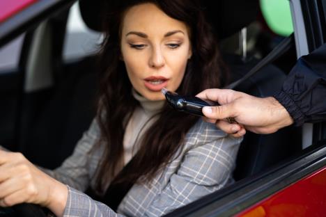 Žena duva u alkotest