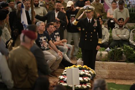 Bred Kuper AP Leo Correa.jpg