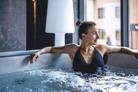 banja kada žena u đakuziju spa