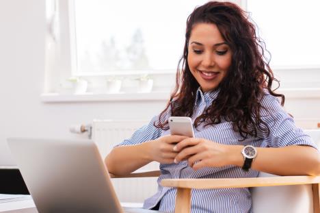 Poslovna  devojka telefon