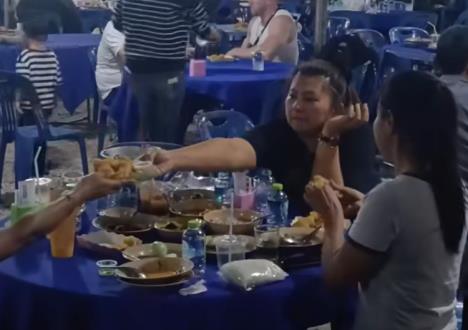 Turisti upali na tajlandsku sahranu