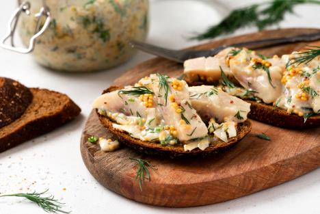 haringa u senfu sa mirođijom