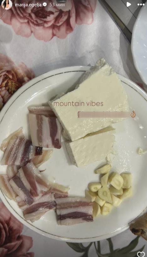 Marija Egelja jede sir, slaninu i beli luk