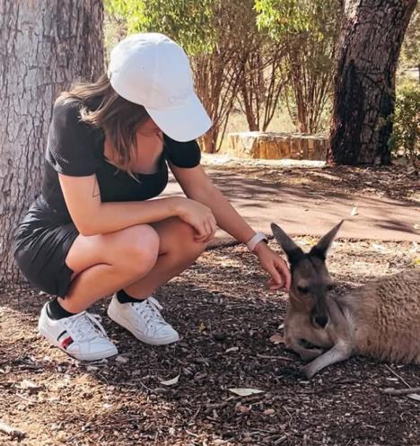 Ambra Luparelo radi u rudniku u Australiji (6).PNG