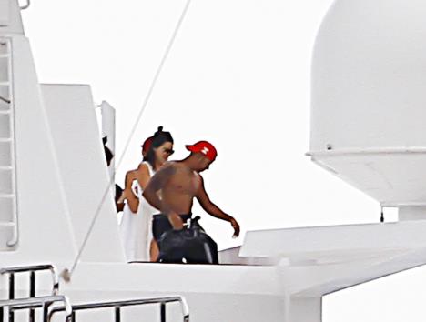 Luis Hamilton, Kendal Džener na jahti