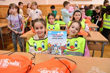 JKP Parking servis - Đaci vas mole usporite pored škole - OŠ Branko Radičević Boljevci (foto Marijana Vučić).jpg