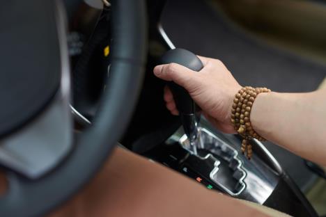 automatski menjač u automobilu