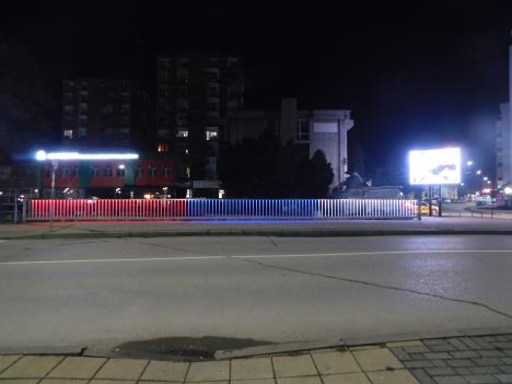 LOZNICA - Sa obe strane.JPG