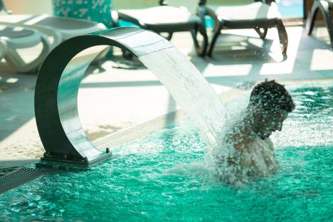 Banja Vrdnik, bazen (29), autor Vladimir Tatarević.jpg