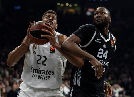 Valter Tavares i Bruno Fernando na meču Partizan Real