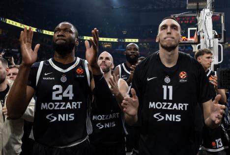 Bruno Fernando i Aleksej Pokuševski posle meča Partizan Real