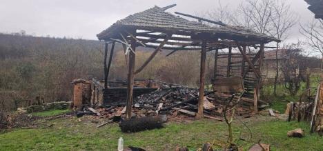 ovo je ostalo od stale.jpg