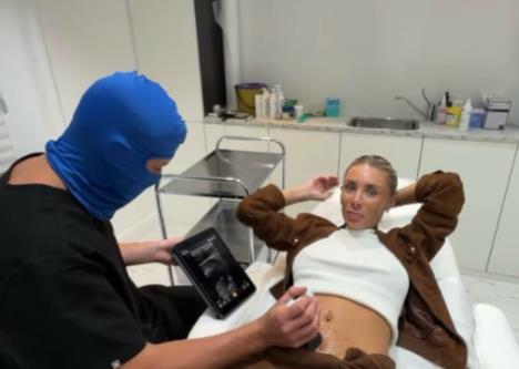 Boni Blu je trudna nekoliko nedelja nakon odnosa sa 400 muškaraca