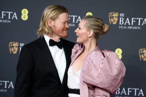 Kirsten Danst i Džesi Plemons na dodeli BAFTA nagrada