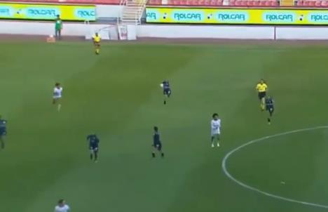 Fudbalerke beže tokom utakmice