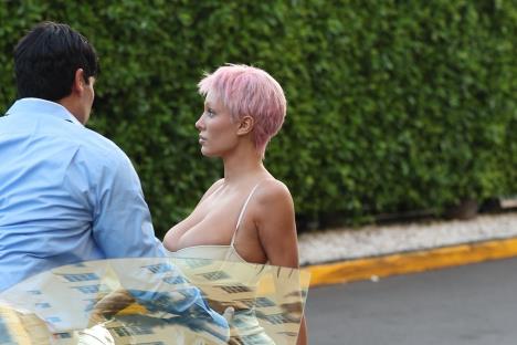 Bjanka Ćensori se šepuri u oskudnoj suknji i topu