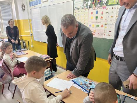 ministar u školi u Sevojnu