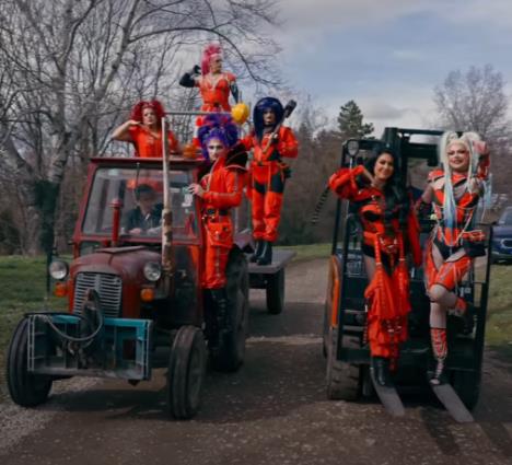 Harem Girls i Ivana Krunić na traktorima krenule na PZE