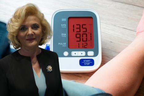 prof. dr Vesna Stojanov/aparat za merenje pritiska