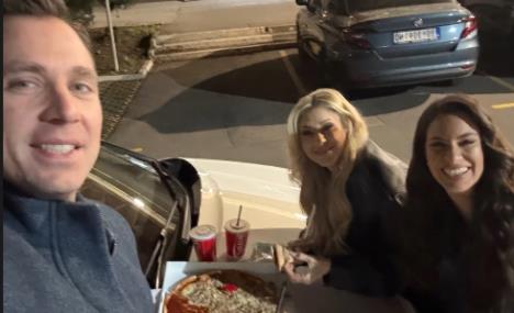 Stefan Popović, Kristina Radenković i Dragana Kosjerina prave piknik na haubi nakon PZE 2026