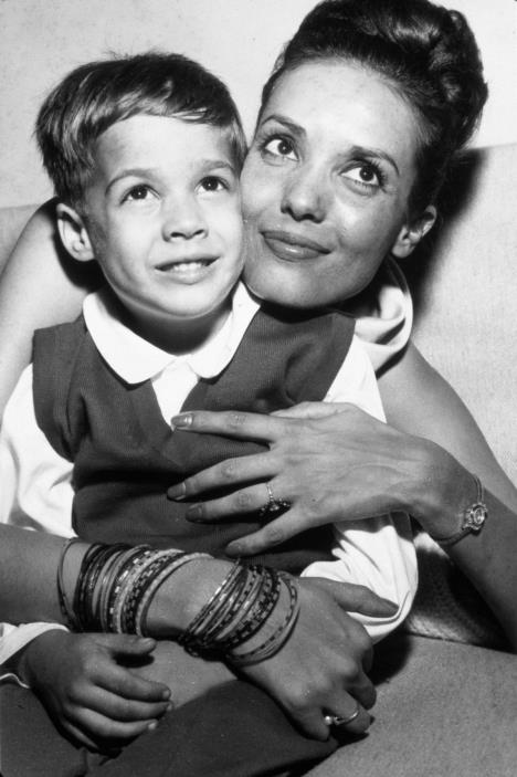 Ana Kašfi, Marlon Brando