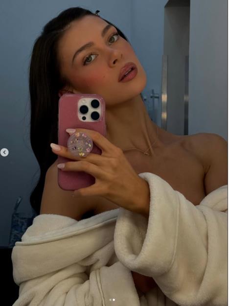 Nikola Pelc objavila provokativne fotografije na Instagramu