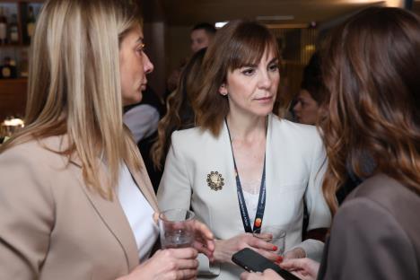 Marjana Davidović NESTLE i Vesna Damjanić urednica TV Bloomberg i Marjana Davidović, NESTLE - autor Mitar Mitrović.JPG