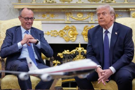 x05 AP Mark Schiefelbein.jpg