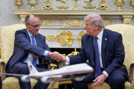 x06 AP Mark Schiefelbein.jpg