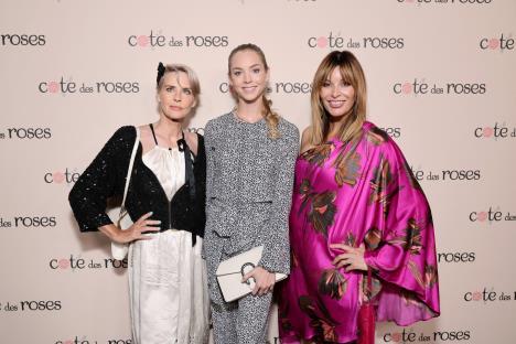 Anabel Šofild (prva s leva)