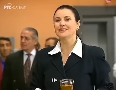 Snežana Savić u seriji Porodično blago
