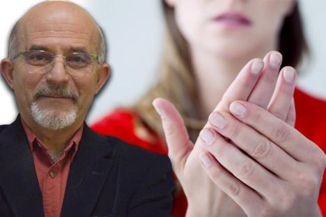 dr Staniša Stojiljković/žena se drži za šake zbog slabe cirkulacije