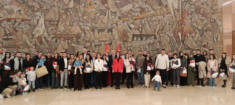 Jelena Žarić Kovačević uručila rešenje o subvencijama majkama za kupovinu prve nekretnine