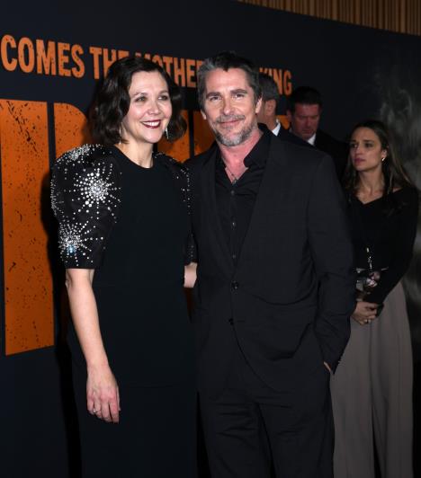 Megi Džilenhol i Kristijan Bejl na premijeri filma The Bride