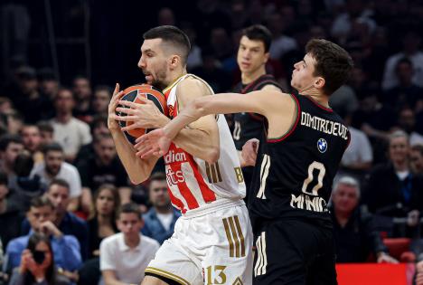 Ognjen Dobrić krade loptu Dimitrijeviću