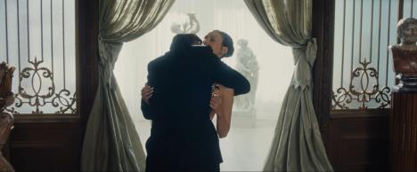 Nikola Pelc i Ešton Kučer u seriji The Beauty