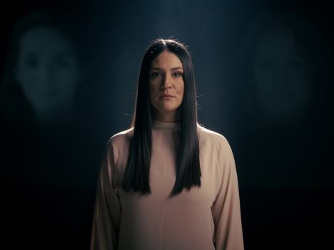 Glumica Anja Ilić u kampanji Napišimo priču iz početka.JPG