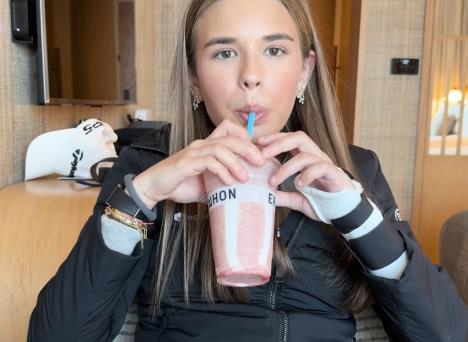 Kai Tramp kupuje u luksuznoj prodavnici Erevon u Los Anđelesu  (2).PNG