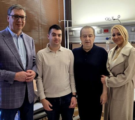 Ivica upravo izlazi iz bolnice. Zahvalan lekarima što su napravili čudo i srećan zbog njega i po.jpg