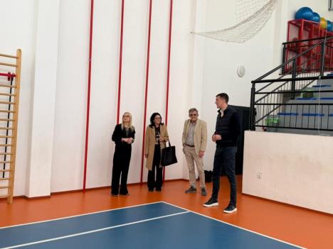 Sevojn - donacije ministarstva za školu i karate klub.jpg