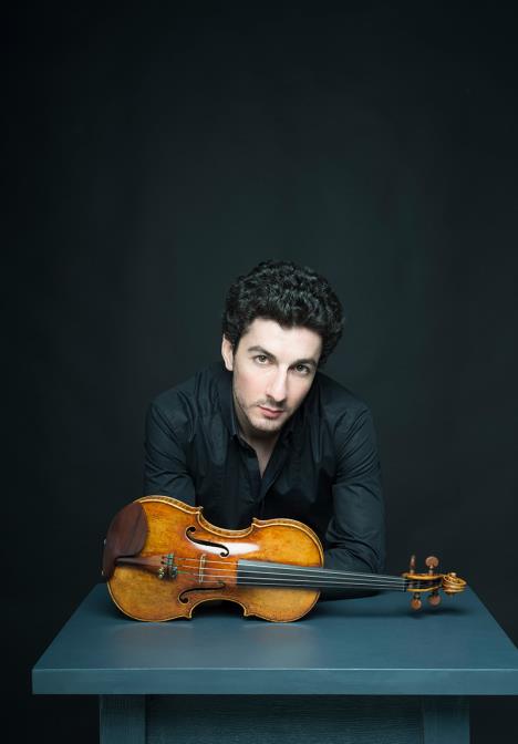 Beogradska filharmonija Sergey Khachatryan. Photo Marco Borggreve.jpg